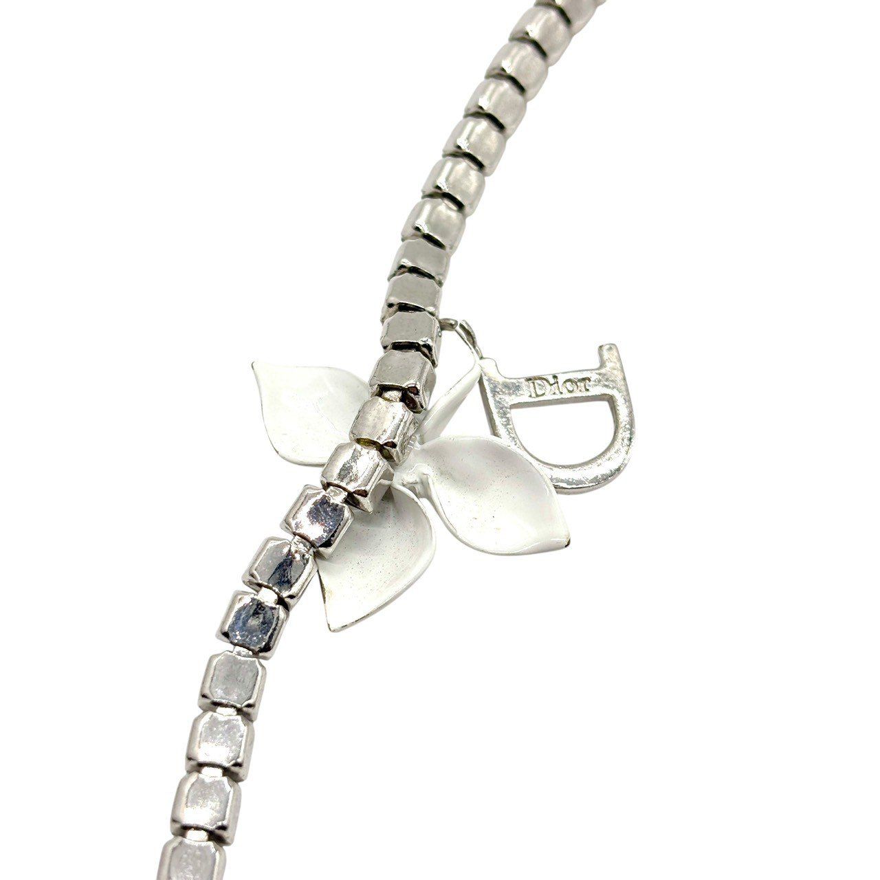 手元に咲く可憐な白】 Christian Dior クリスチャンディオール