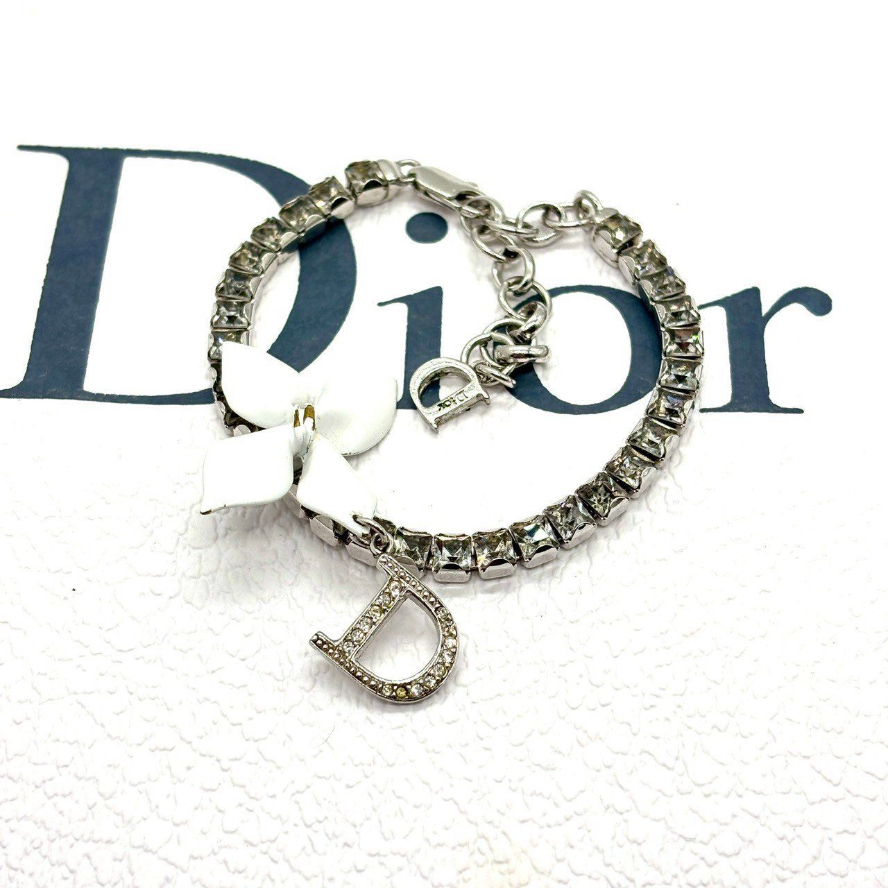 手元に咲く可憐な白】 Christian Dior クリスチャンディオール