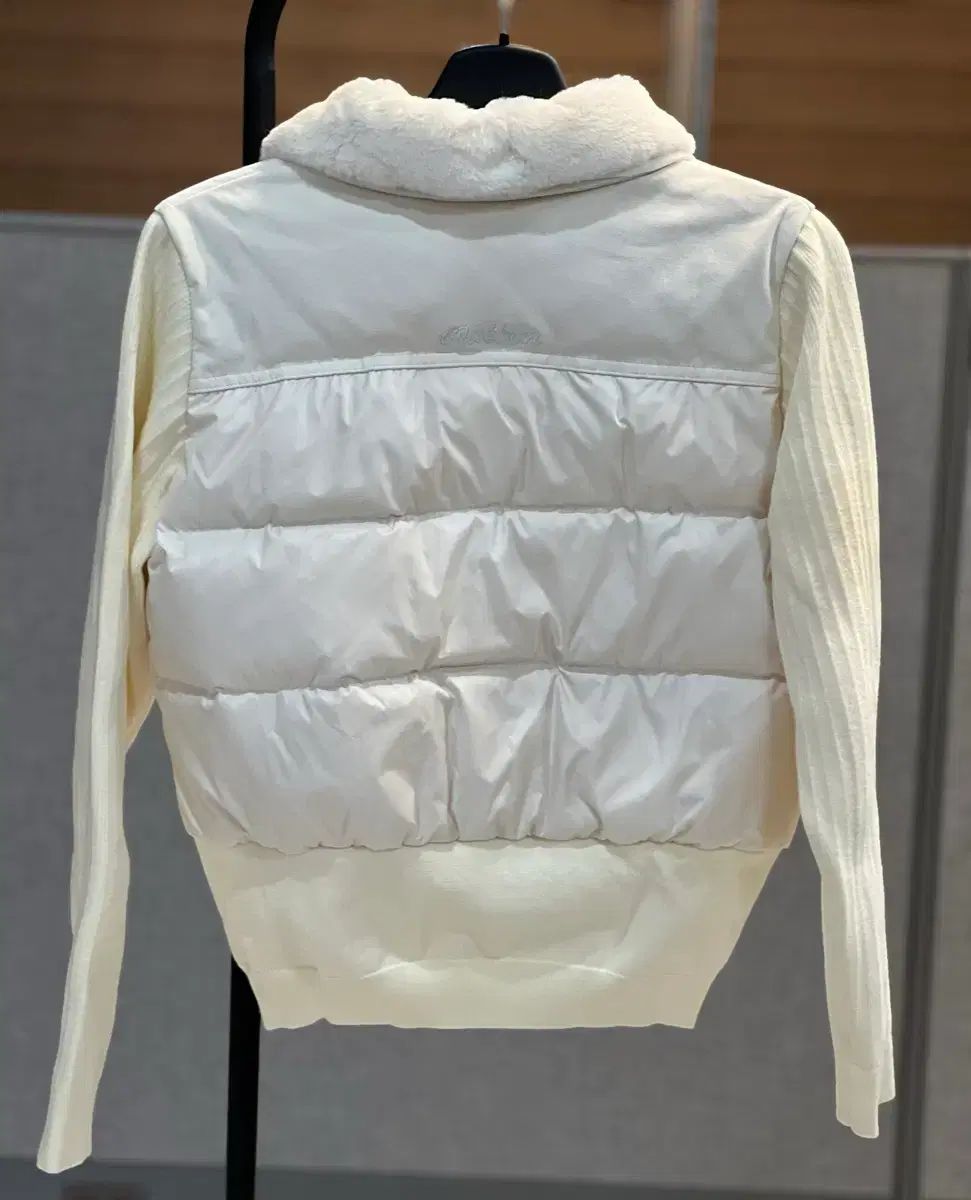 レディース ゴルフダウンジャケットMサイズ 現物