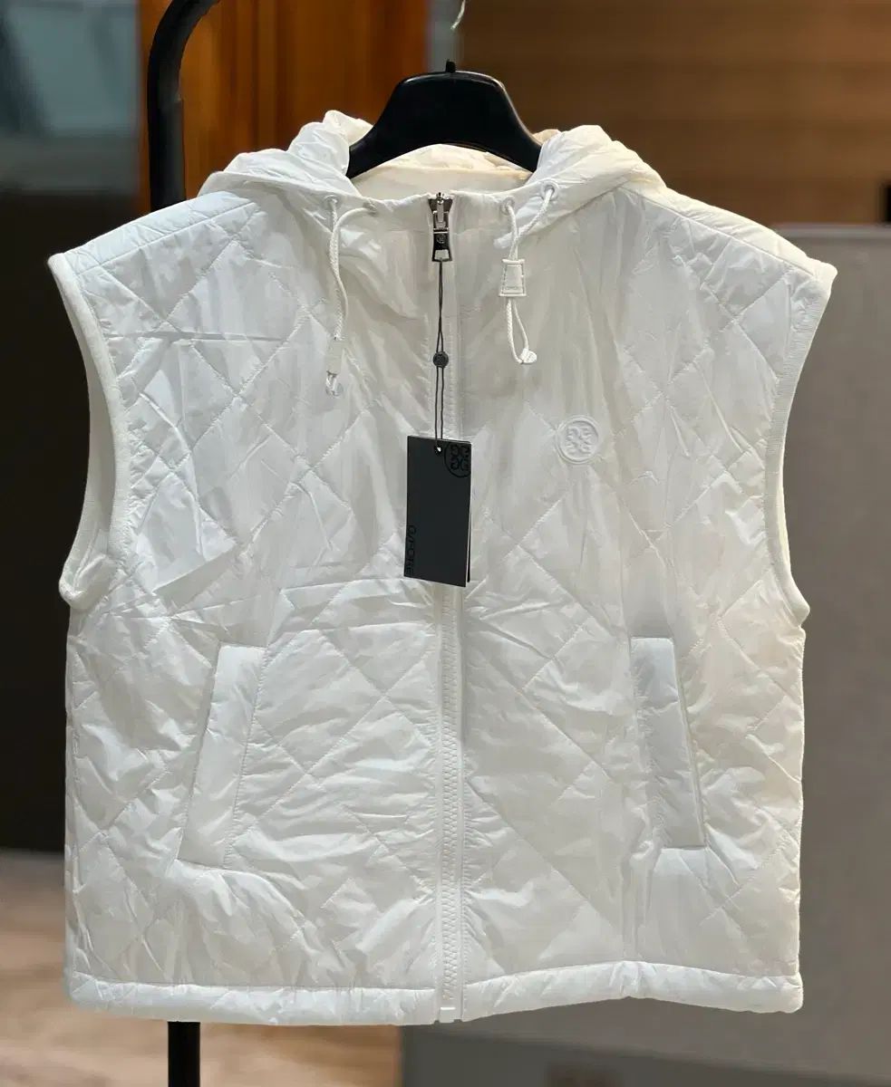レディース ゴルフダウンベスト Mサイズ 現物