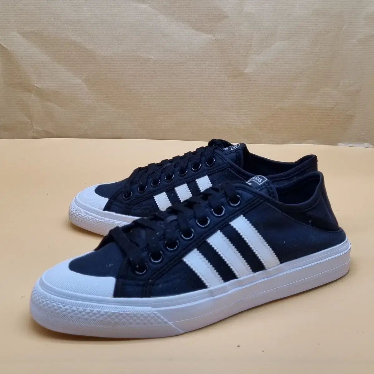 アディダス コレクティブ ニッツァ ロー スニーカー 265