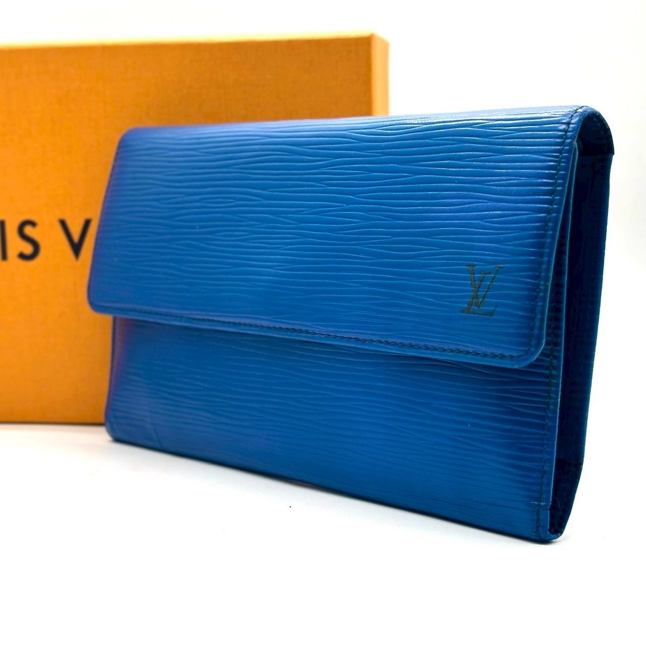 LOUIS VUITTON ポルトトレゾール インターナショナル エピ ブルー