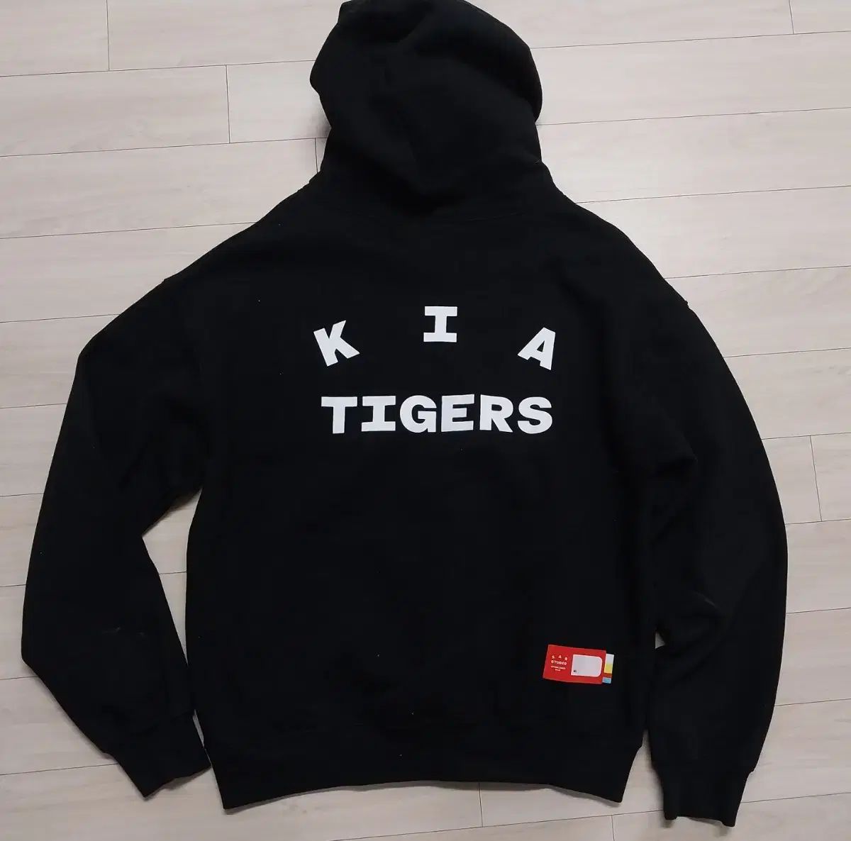 キア タイガース X IAB スタジオ WHO Tシャツ