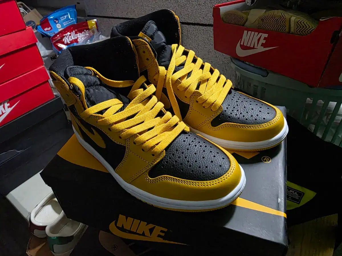 ナイキ エア ジョーダン1 ハイ ブラック イェロー
