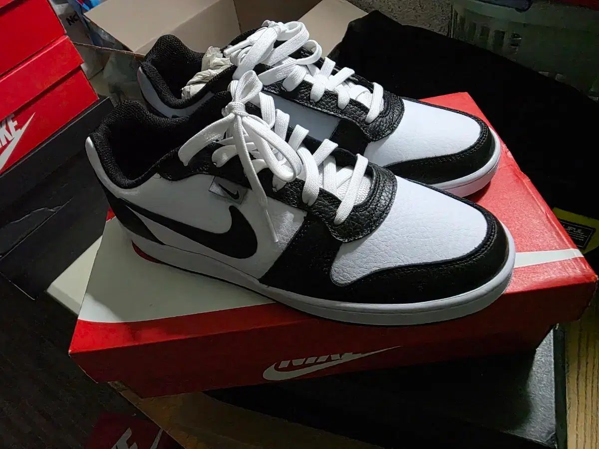 ナイキ スニーカー 白 黒 ボックス含む