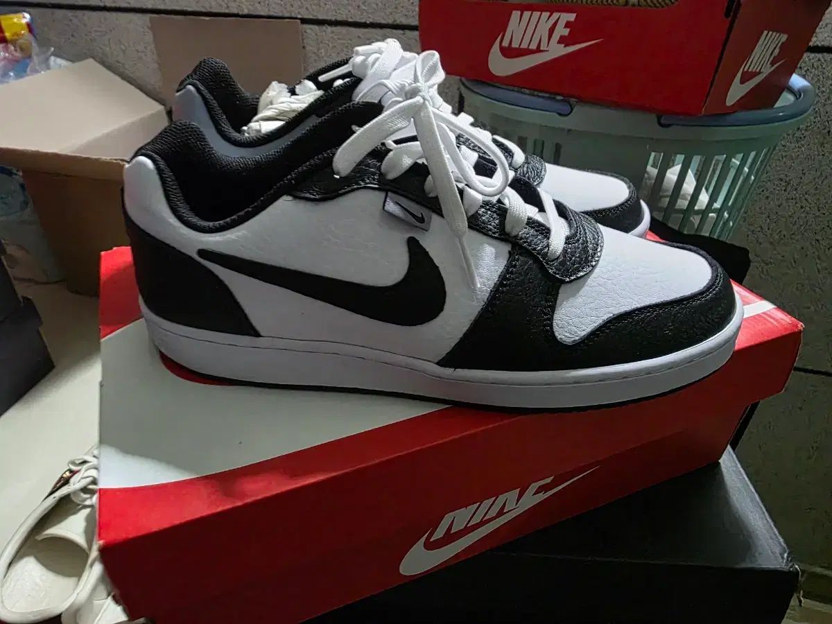 ナイキ スニーカー 白 黒 ボックス含む