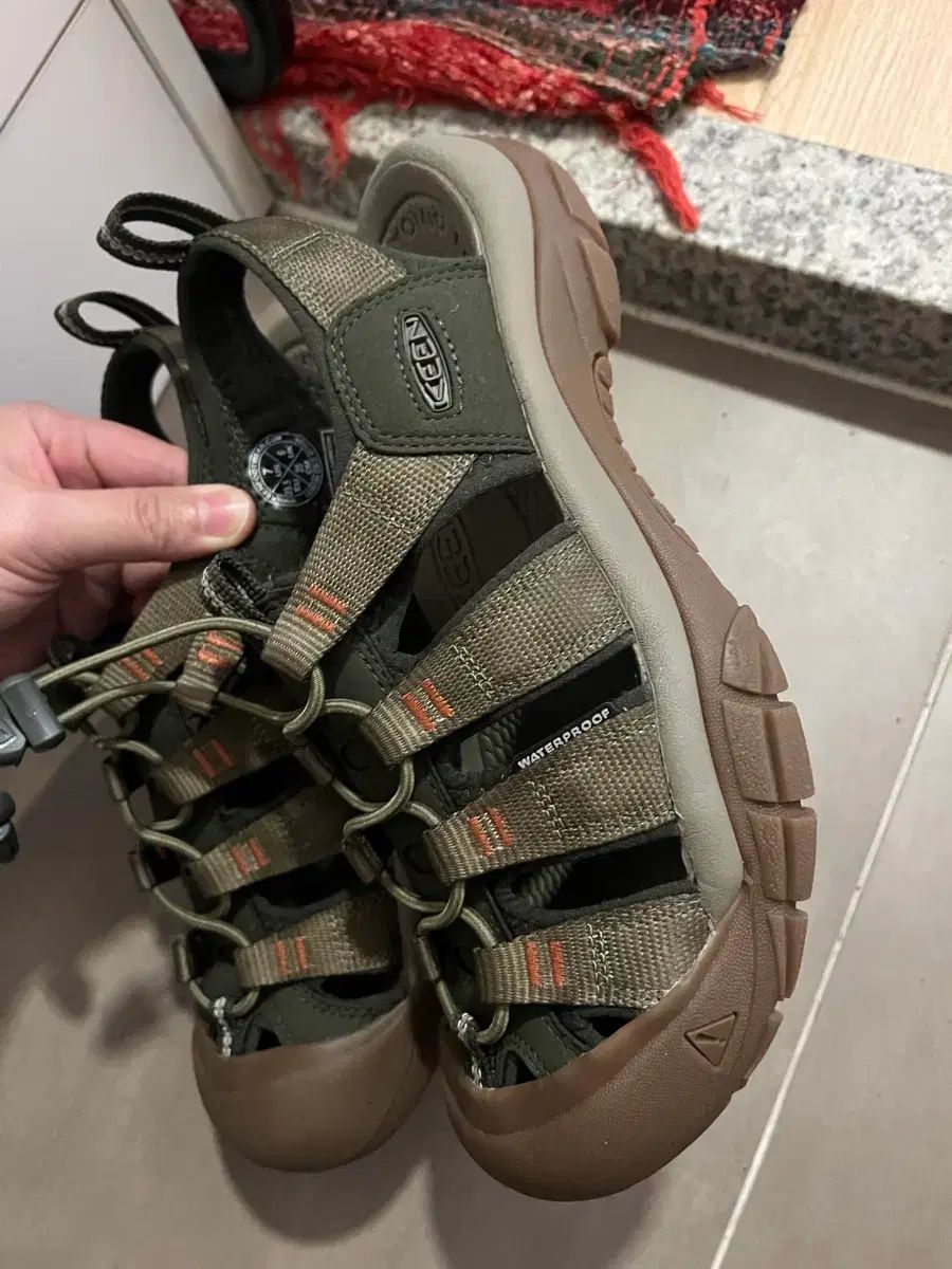 キーン ニューポート H 2 オリーブ グリーン 250