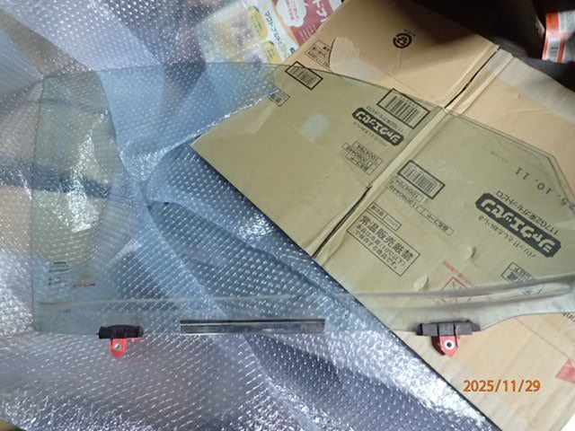 傷あり ハイラックス GUN125 ガラス ウィンドウ フロント 右 前 AGC M173