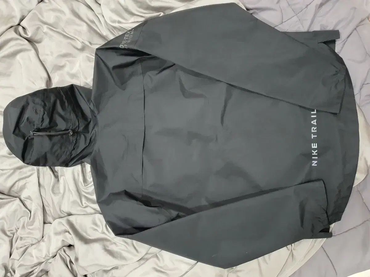 インフィニウム ウィンドブレーカー