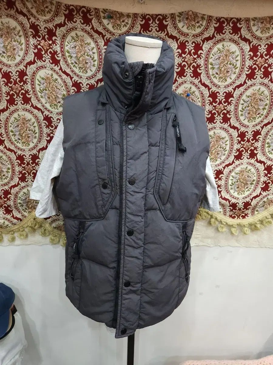 C.P. COMPANY ダウンベスト