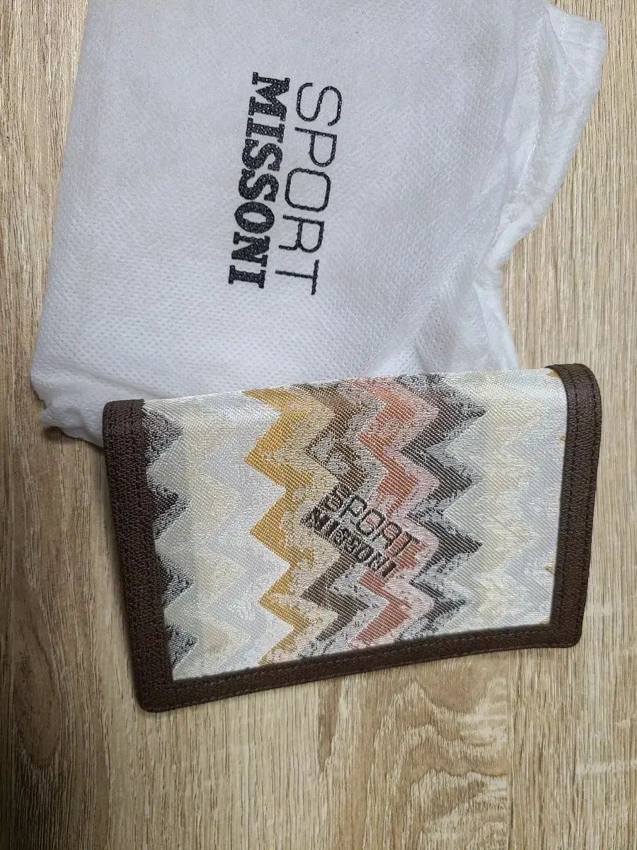 ミソニ スポーツ パスポートケース