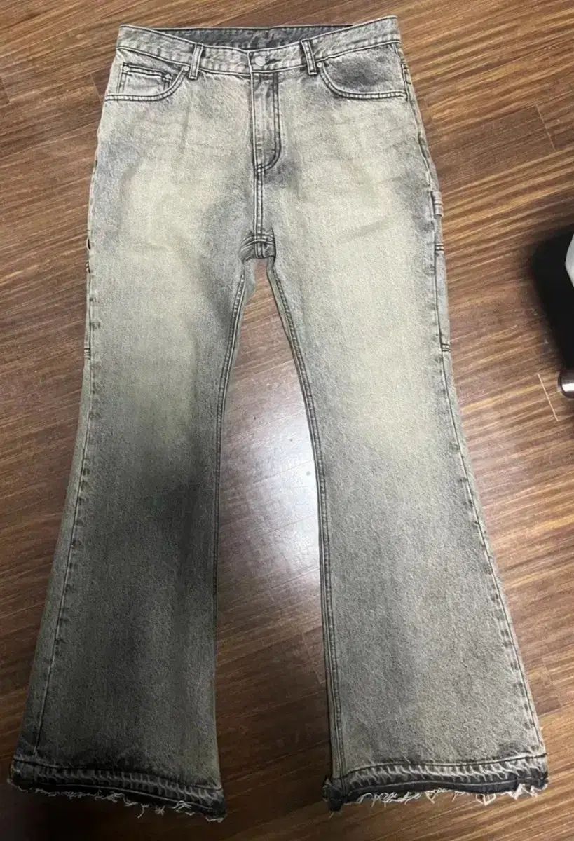 エモス タン スクラブ ブリーチド ウォッシュ フ カーペンター デニム パンツ