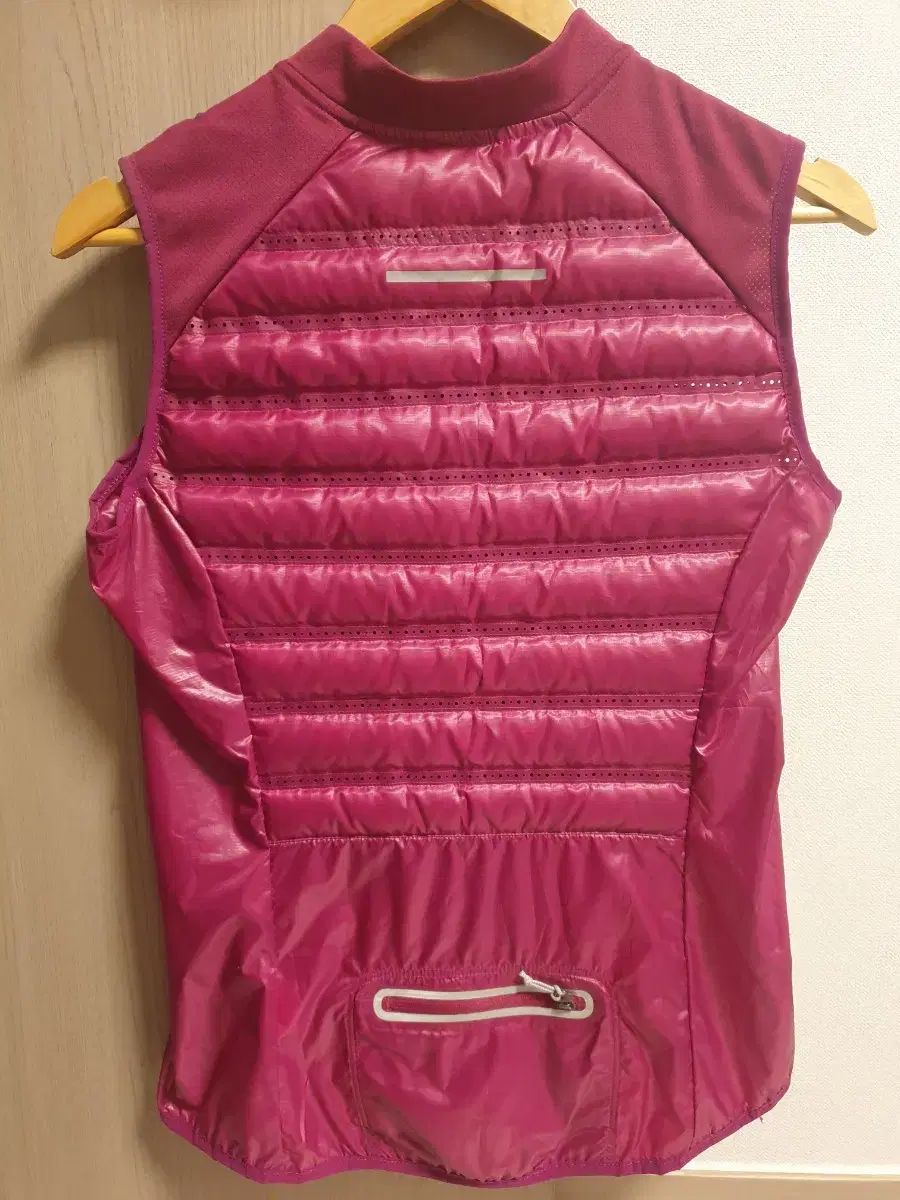 ナイキ エアロロフト ダウンベスト 90 - メルカリ