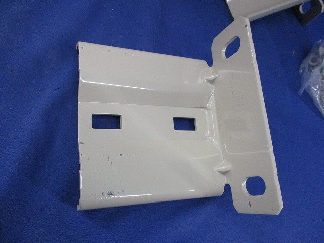 ケーブルラック 垂直支持金具(8対入) QRU1R - メルカリ