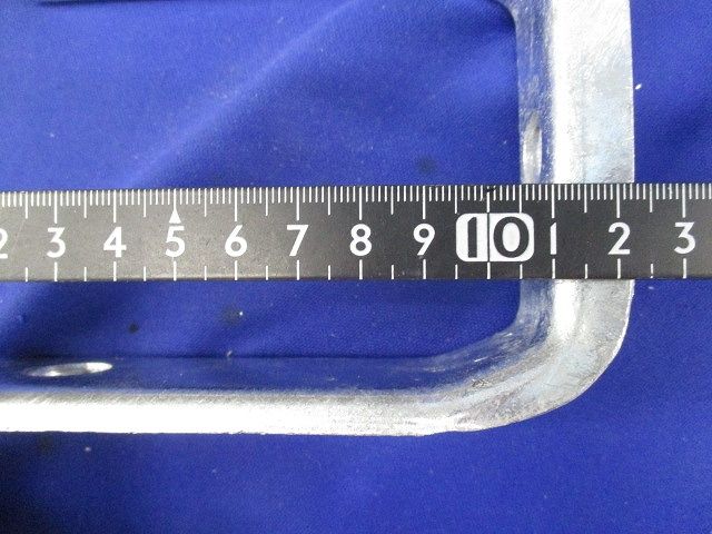  低圧用ラック コの字金物 入 キズ 汚れ有 型番不明 電設資材 材料 資材