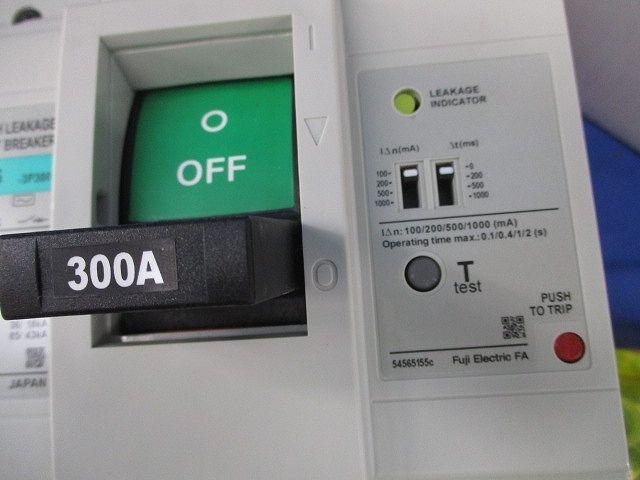  サーキットブレーカ3 P 300 A 電設資材 材料 資材