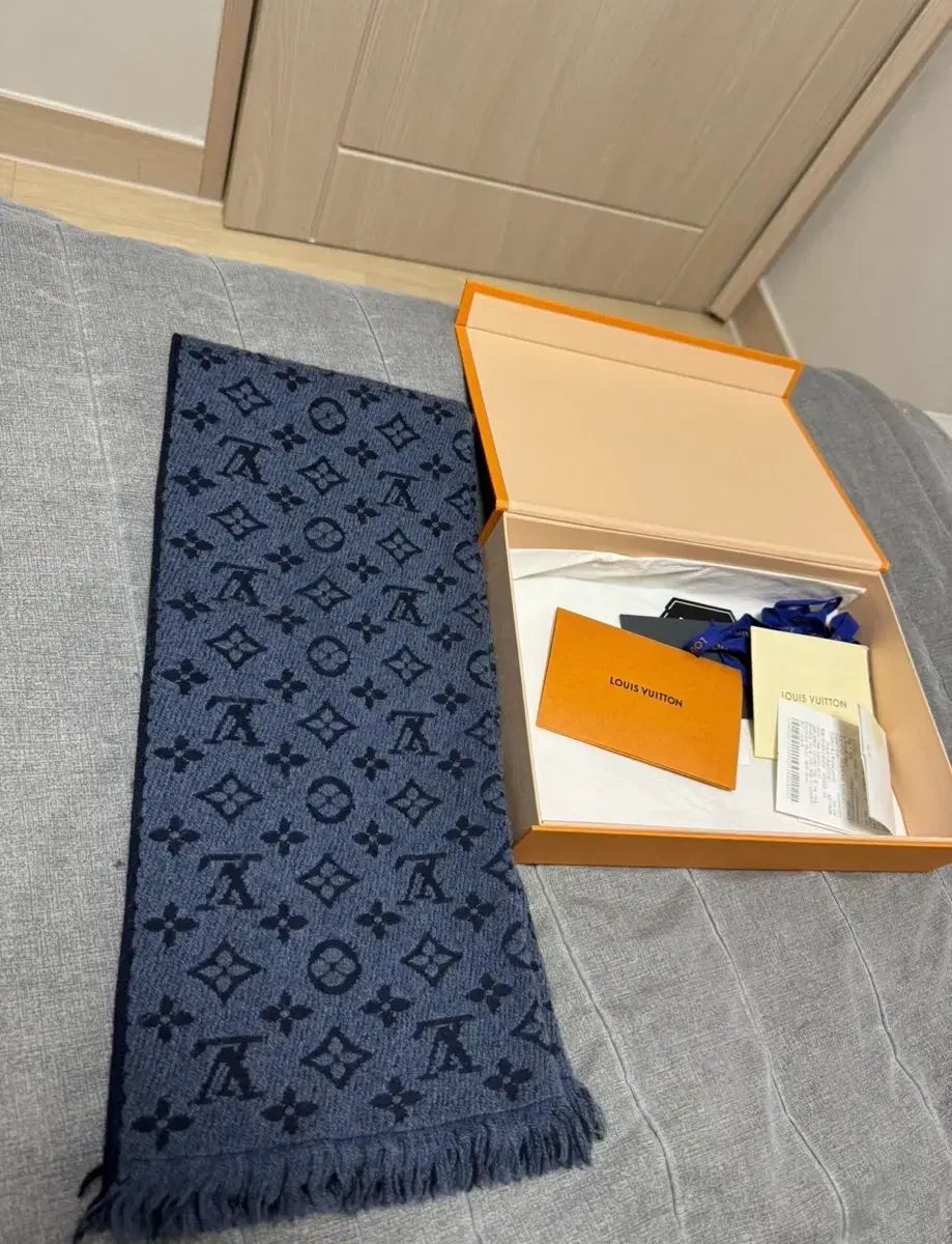 ルイヴィトン モノグラム マフラー ネイビー ブルー