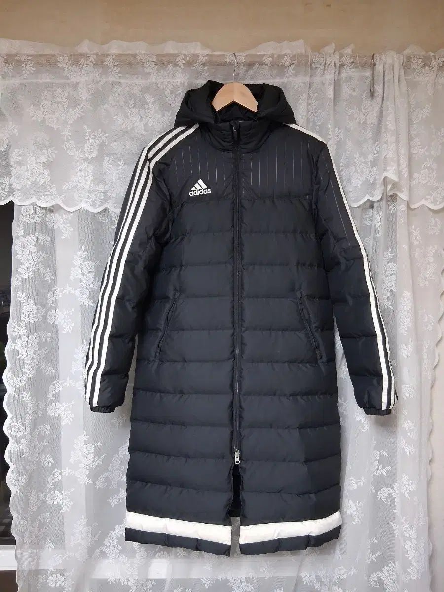 アディダス ロングダウンジャケット ブラック レディース - メルカリ