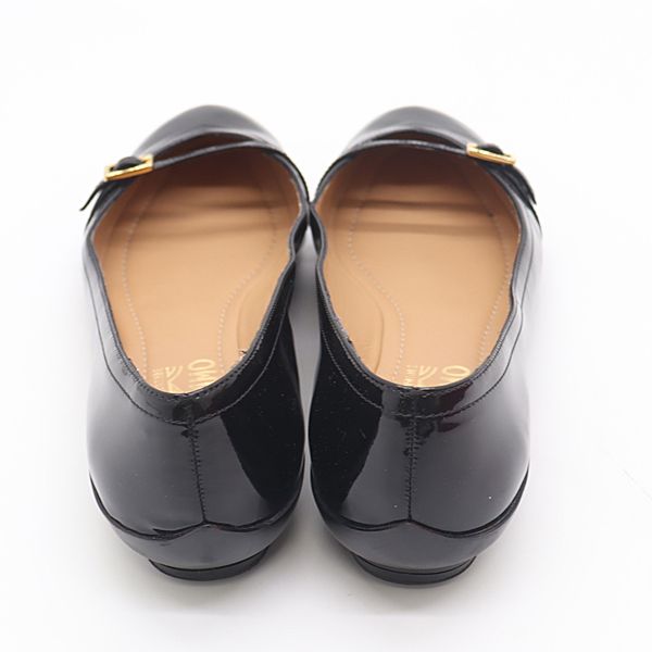 値下げ 新品 フェラガモ バレエシューズ 箱付 良品 フェラガモ バレエフラットシューズ NS23981 パテントレザー