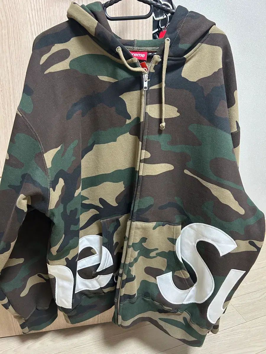 Supreme 25 ss ビックロゴ WHO ジップアップ カモ