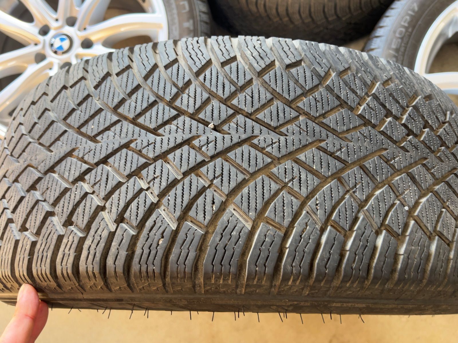  BMW G 20 21 ノキアン 冬用 バリ山 製 17インチ 4本セット 17インチ タイヤ ホイールセット