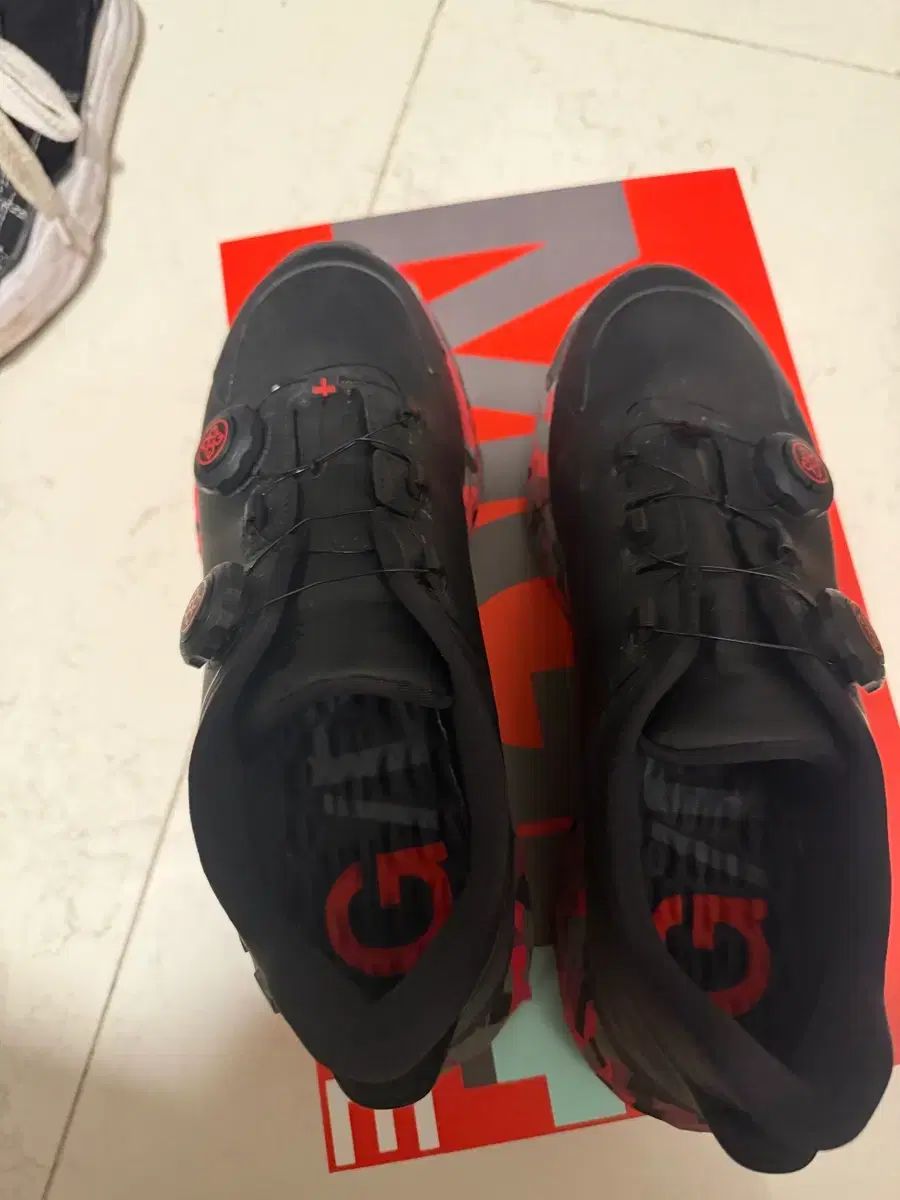 ゴルフシューズ