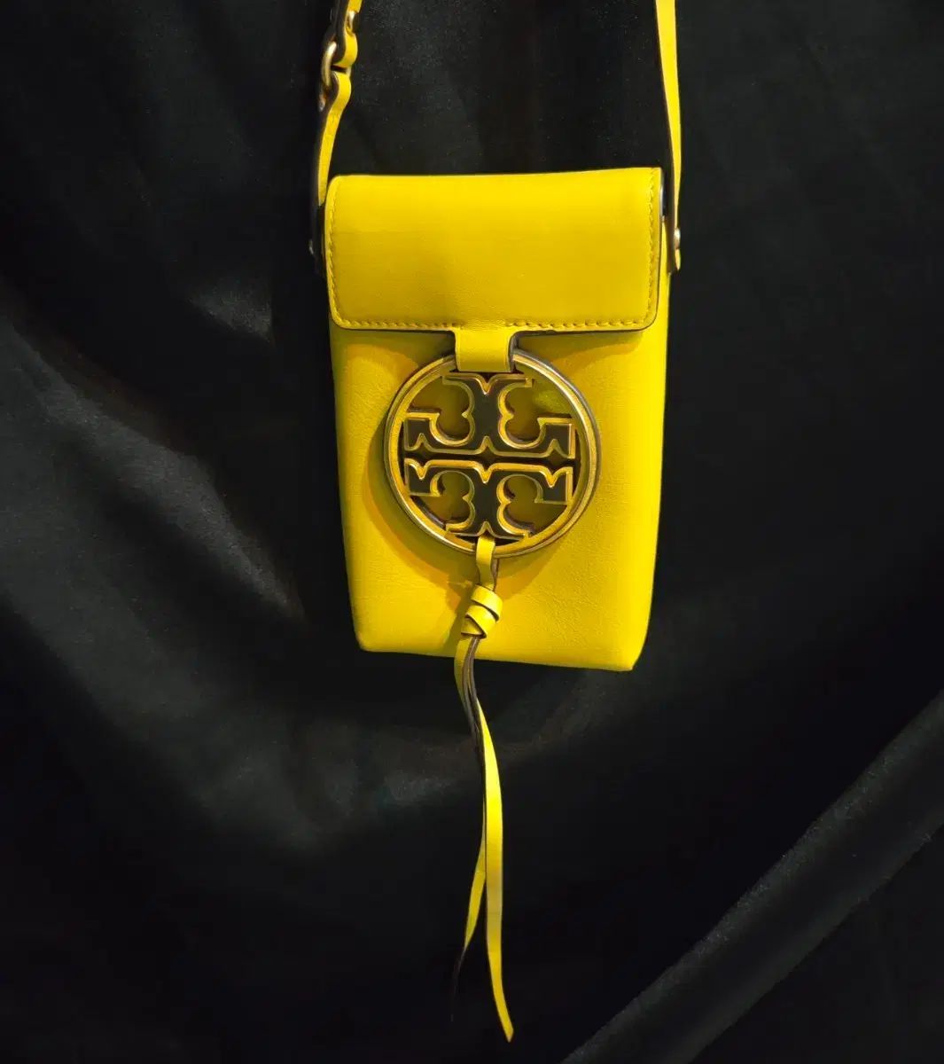 トリーバーチ ミラー ナノ クロスボディ フォン