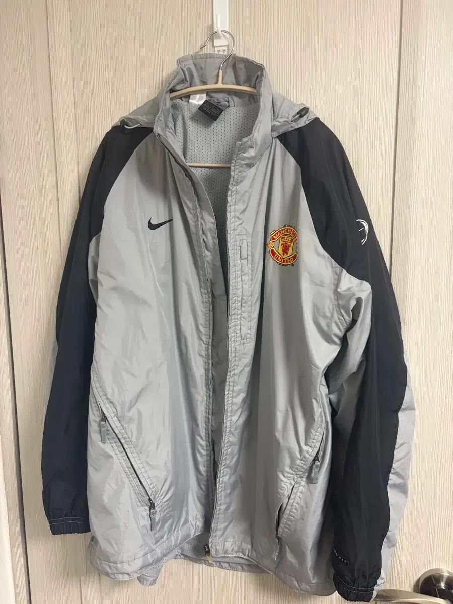 ナイキ マンチェスター・ユナイテッドFC 02-04 ウィンドブレーカー M