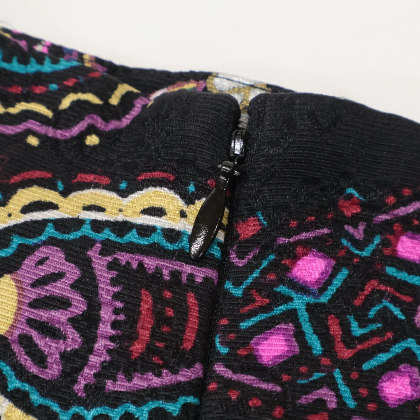 LEONARD レオナール 0382402 ﾌﾞﾗｯｸ×ﾏﾙﾁｶﾗｰ ｳｰﾙ×ｼﾙｸ ﾋﾞｰｽﾞ装飾 ﾍﾟｲｽﾞﾘｰ