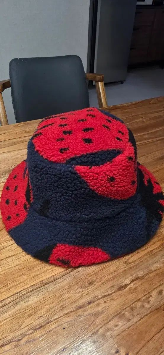 JW ANDERSON ストロベリー フリース バケットハット - メルカリ