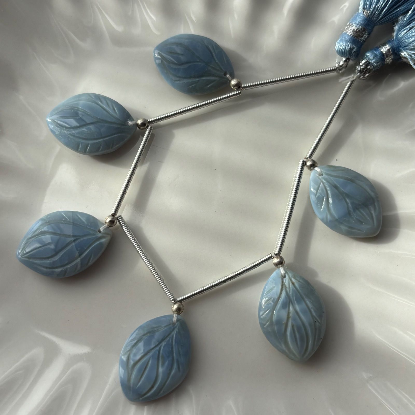 ブルーオパール✳︎リーフカービング1連 - メルカリ