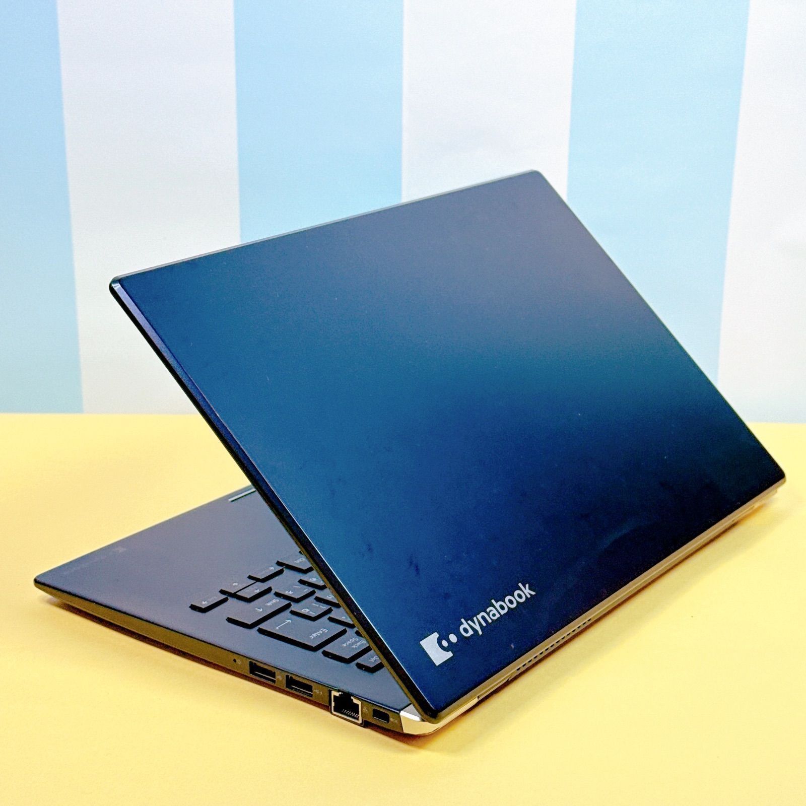 第10世代Core i7⭐️windows11 超爆速16GB‼️ 薄型軽量 カメラ付き