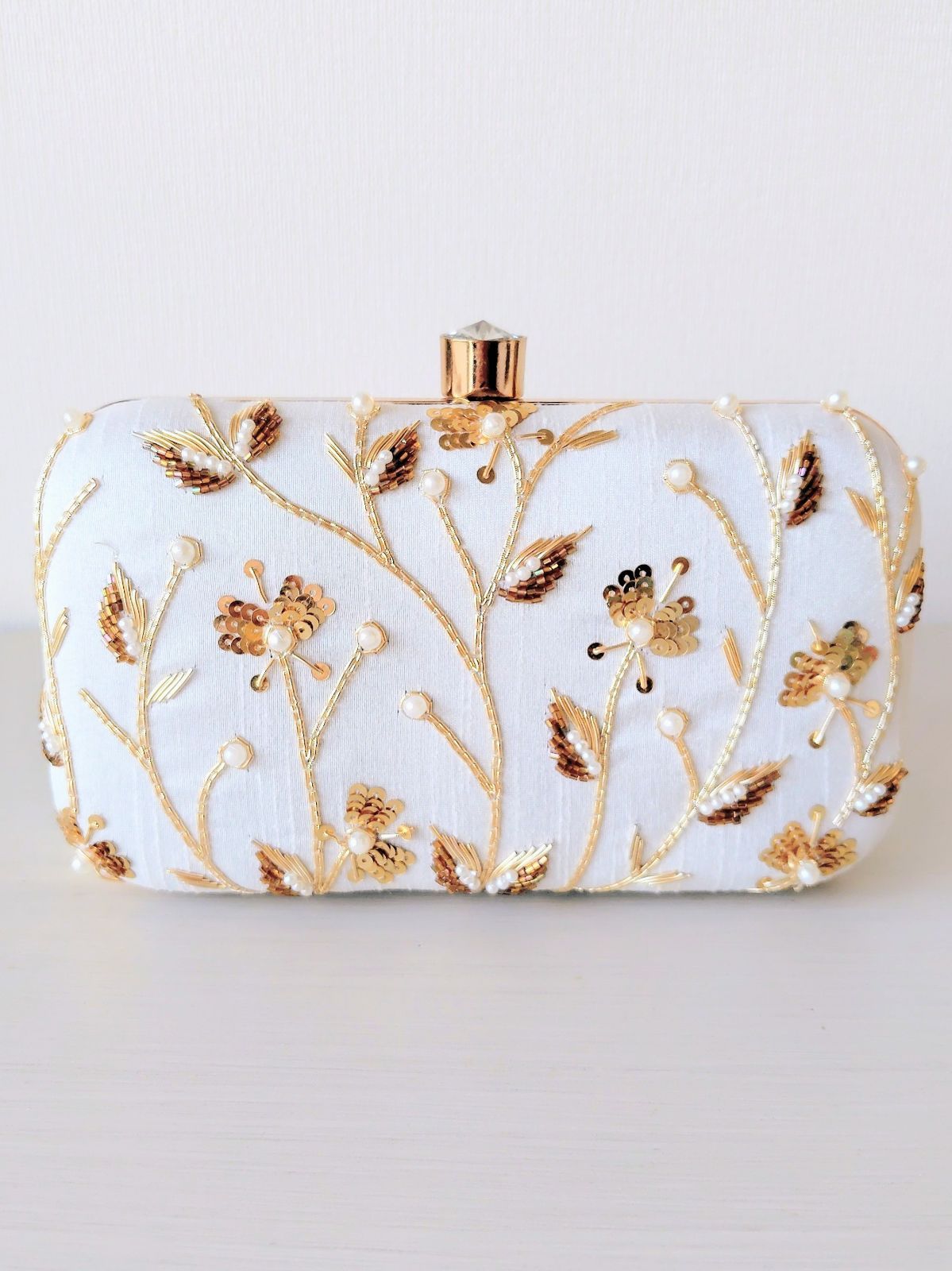 ビーズ刺繍バッグ お花 スクエア ホワイト パーティーバッグ クラッチ