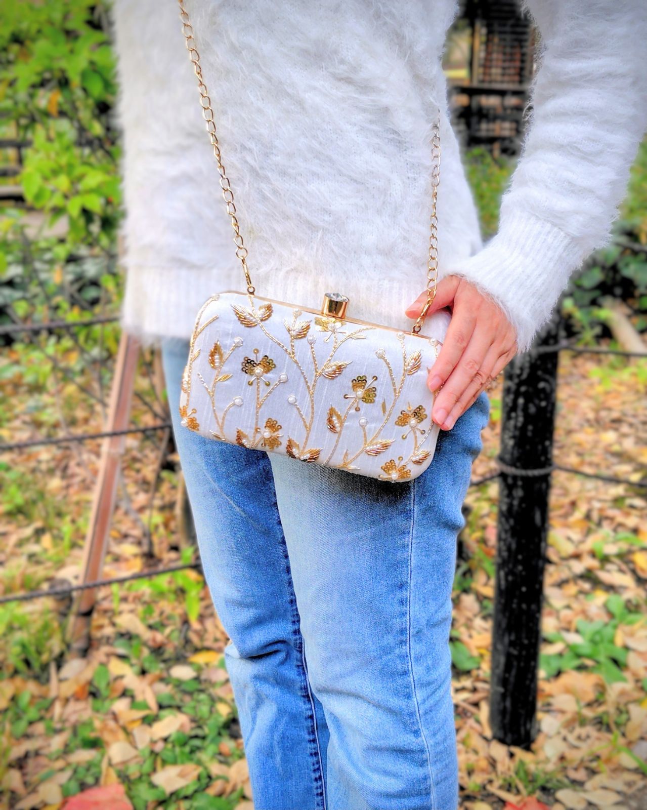 ビーズ刺繍バッグ お花 スクエア ホワイト パーティーバッグ クラッチ