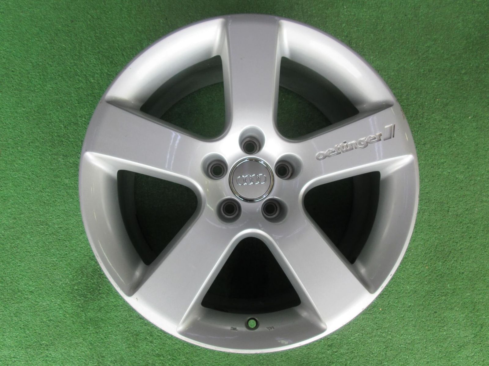 ボルト対応 ハブ設計です