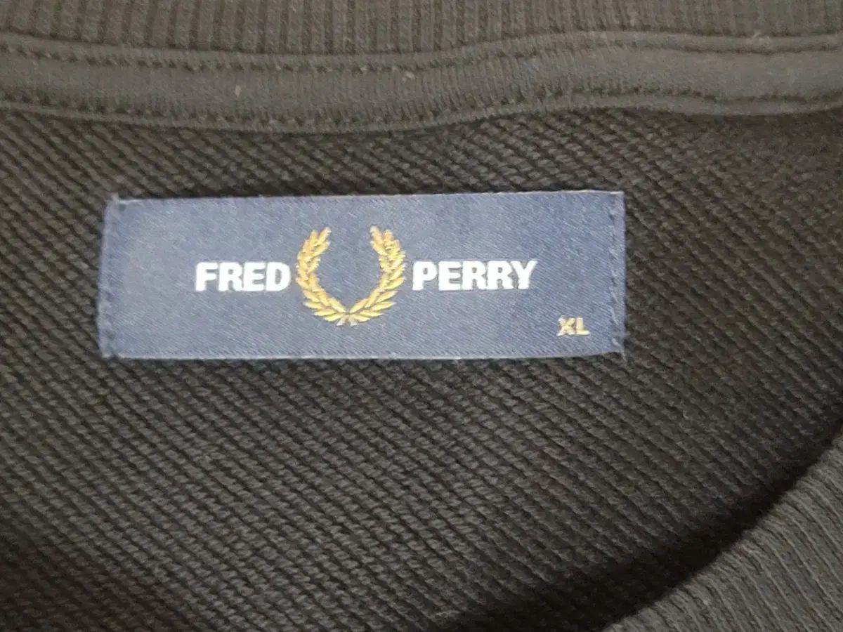 新作，定番 FRED PERRY フレッドペリー ブラック レタリングロゴ 刺繍