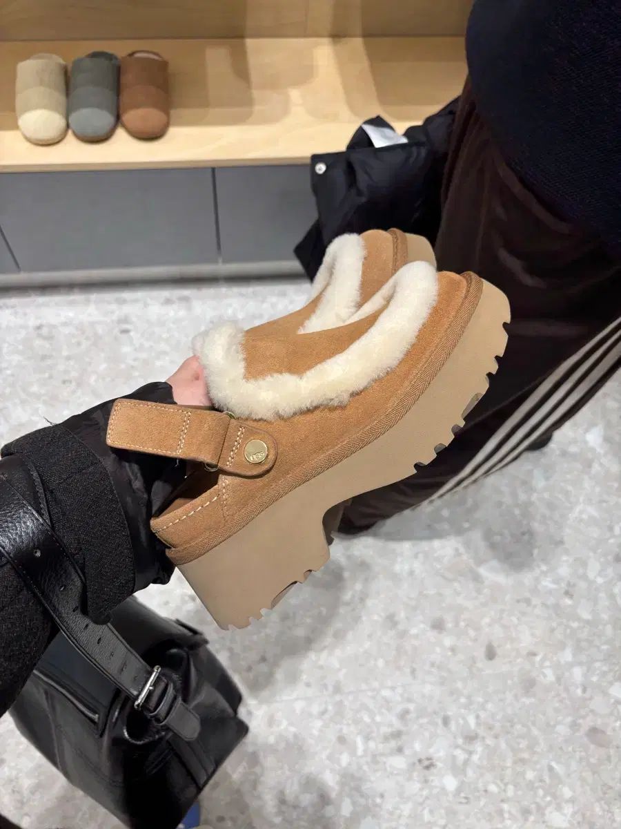  UGG アメリカ アグ Esmee クロッグ チェスナットCOLOR サンダル サンダル ミュール