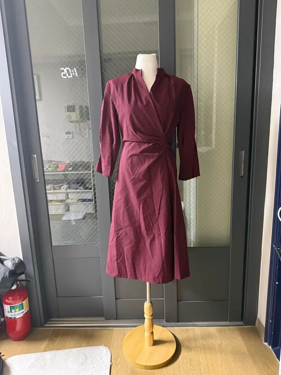 都会とレディース シャカシャカ素材 バーガンディ ONE PIECE