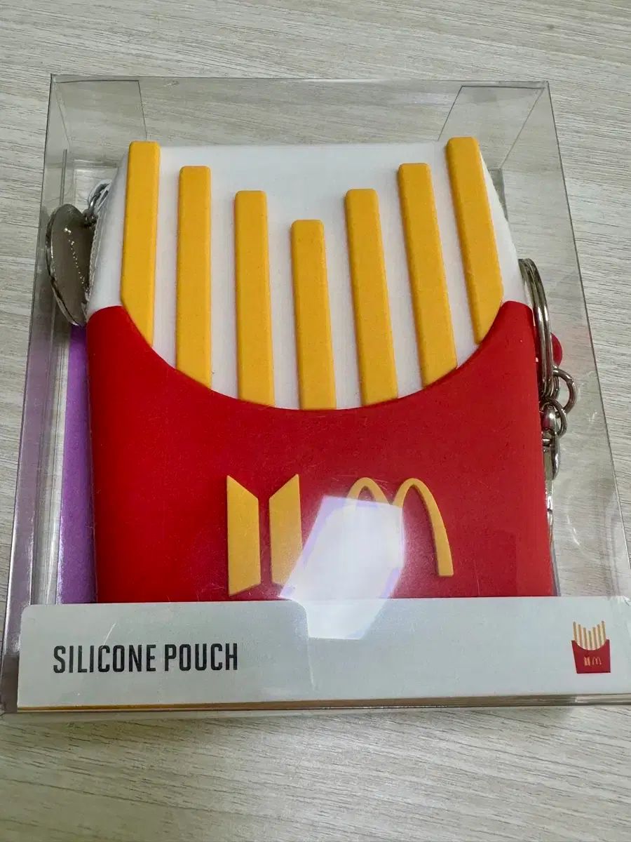 マクドナルド BTS（防弾少年団・バンタン） シリコン ポーチ - メルカリ