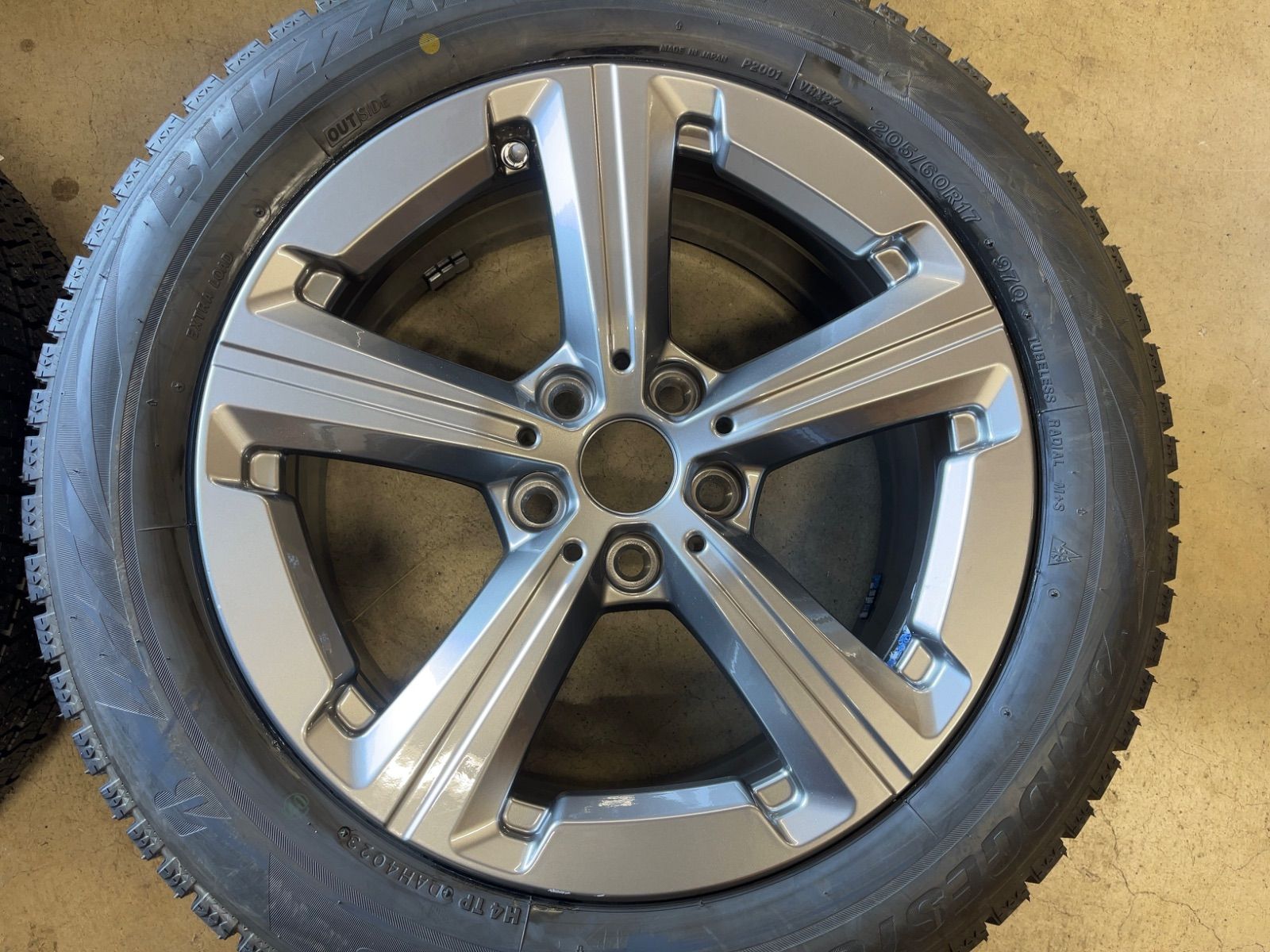  BMW U 06 2シリーズ アクティブツアラー BS VRX 2 製 17インチ 4本セット 17インチ タイヤ ホイールセット