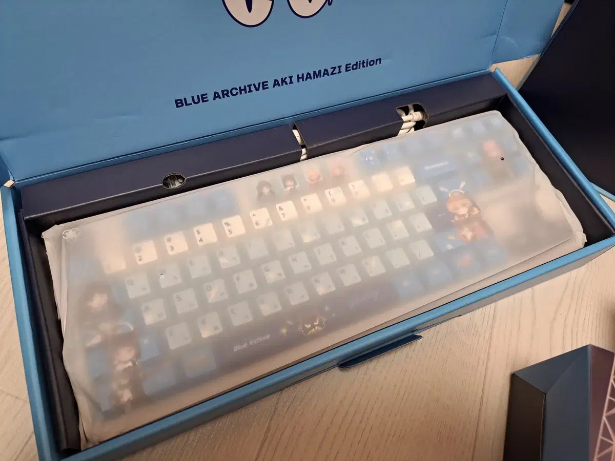 韓国限定 はまじあき×ブルーアーカイブ デスクテリア キーボード パッケージ Blue Archive(ブルーアーカイブ・ブルアカ)・ハマジ・アキ・デスク
