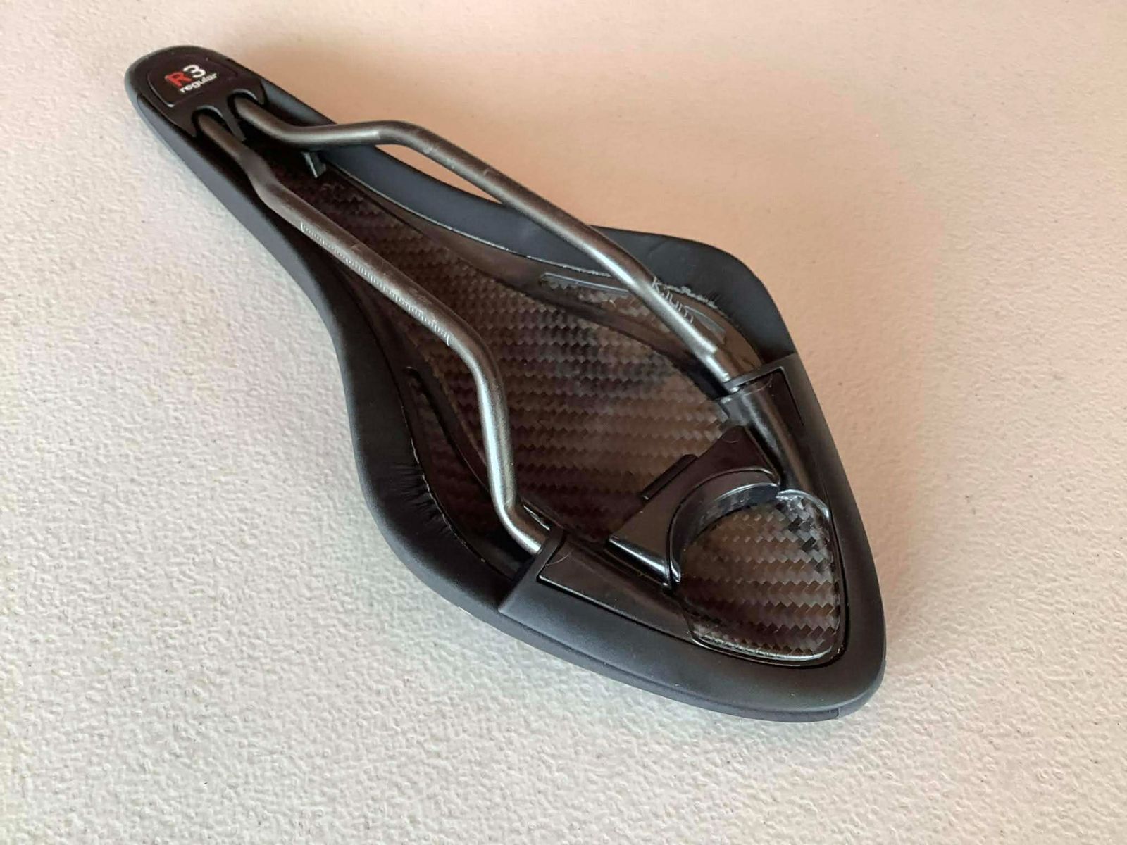 Fizik ARIONE R3 kiumレール for スネーク レギュラー フィジーク