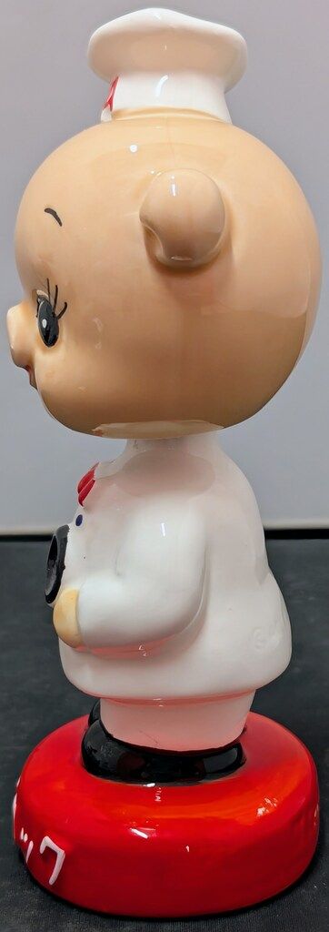 TOYSCLUB 陶器製首振り人形 エースコック こぶたのコック首ふり/赤台座