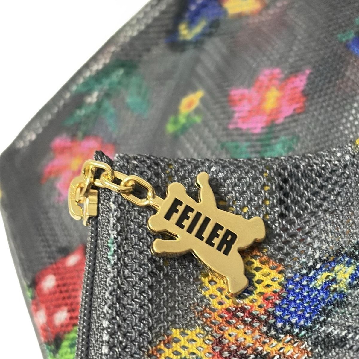 FEILER(フェイラー) ポーチ美品 - ダークグレー×グリーン×マルチ