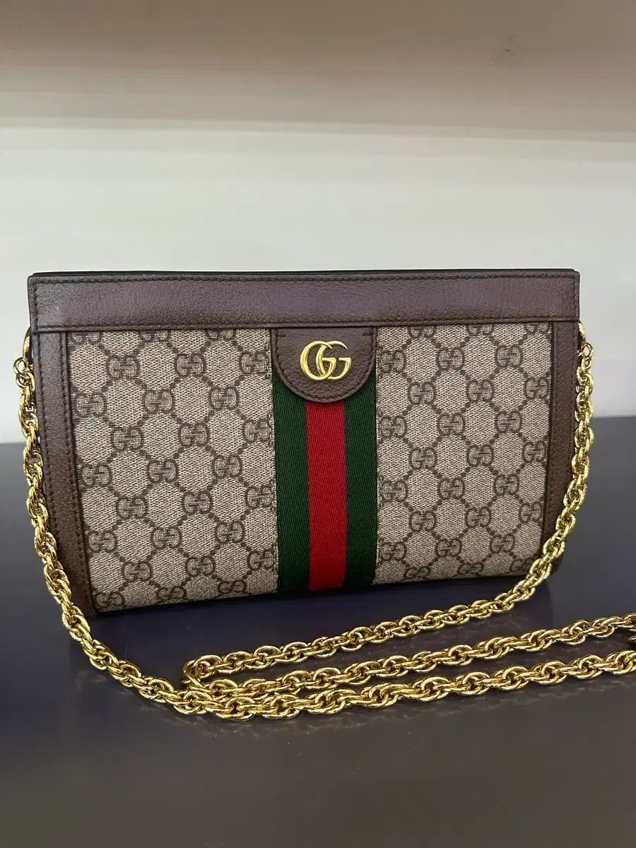 グッチ オフィディア GG シュプリーム チェーンバッグ