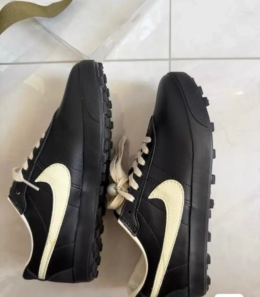 ナイキ x ボーディ 38サイズ ASTRO（アストロ）グラバー SP ブラック