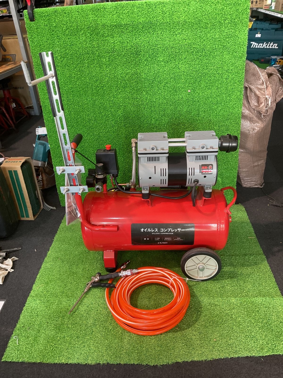 モノタロウ MCP-25 SLMA オイルレスコンプレッサー 静音タイプ 25 L 手製ホース掛け付き 満タンまで約４分 取説付き サ-236