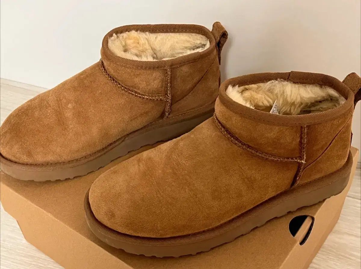  UGG アグ Classic ウルトラ ミニ ブーツ その他 ブーツ