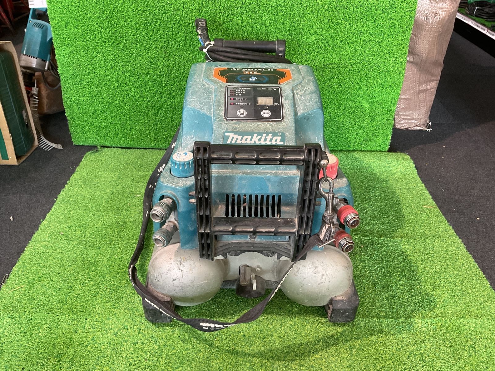 品 マキタ エアーコンプレッサ 始動キー付属 エア漏れ有りのため サ 188