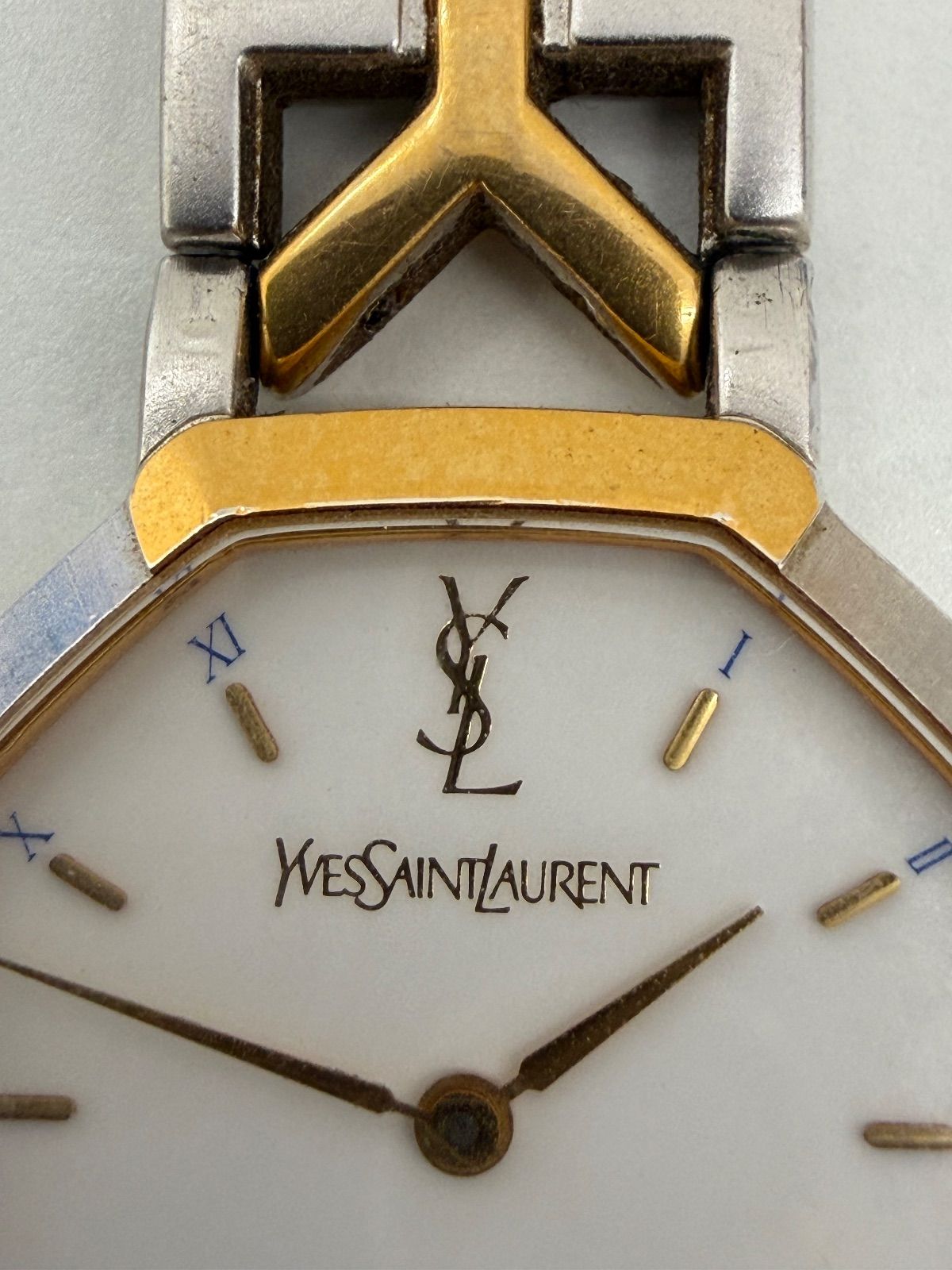 イヴサンローラン